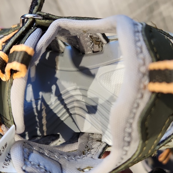 EUC Hobibear Boys sz 1.5 sandals w/velcro straps - Picture 9 of 10